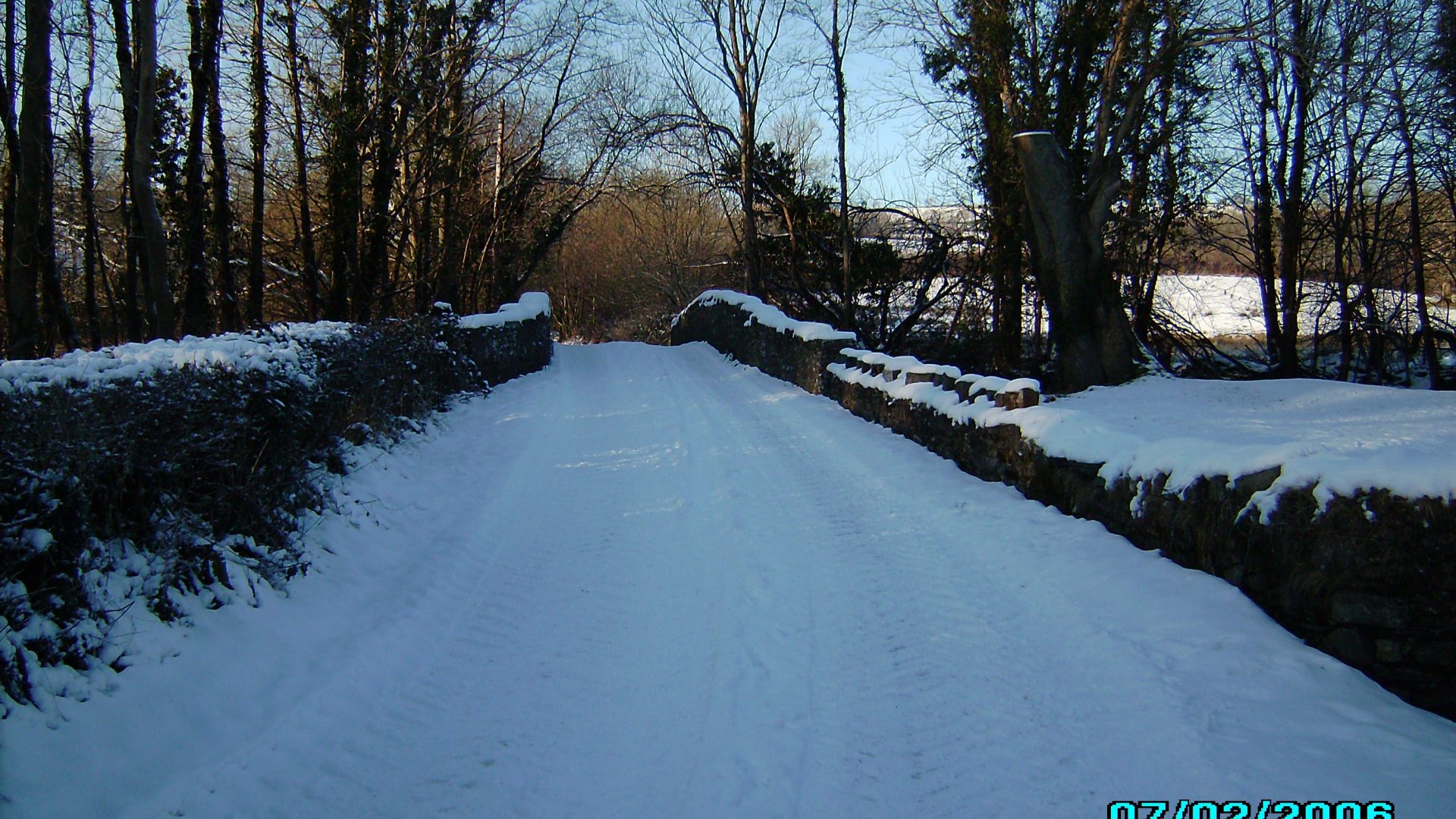 Weather Morning Harsh Dewi Bridge Natures Walk River - Snow , HD Wallpaper & Backgrounds