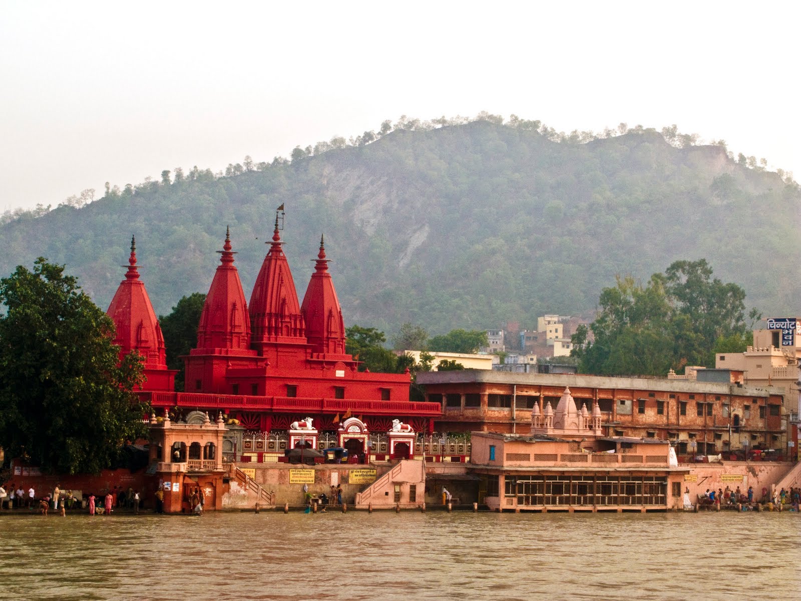 Bholanath Sevashram Temple By The Ganges Haridwar Wallpapers - Places Of Northern Mountains , HD Wallpaper & Backgrounds