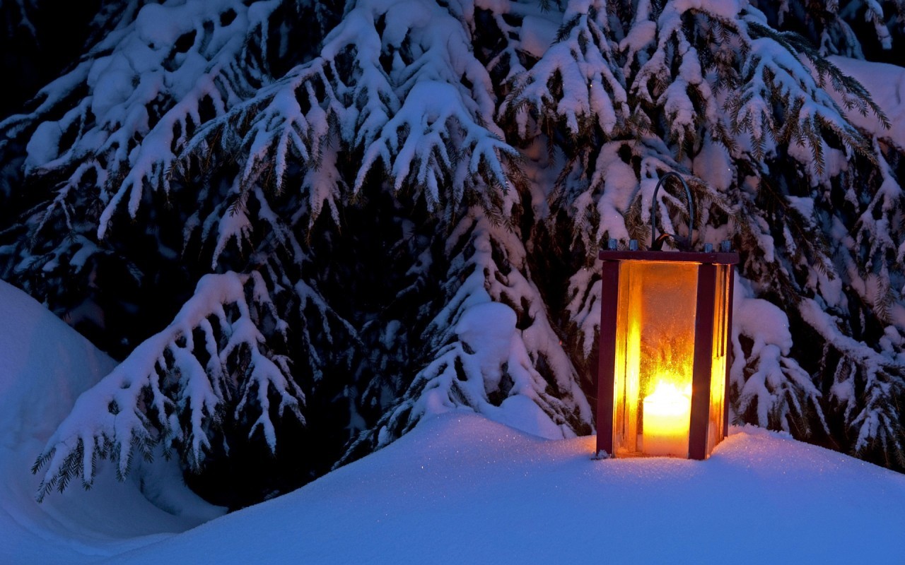 Winter Night Wallpaper - Lantern In The Snow , HD Wallpaper & Backgrounds