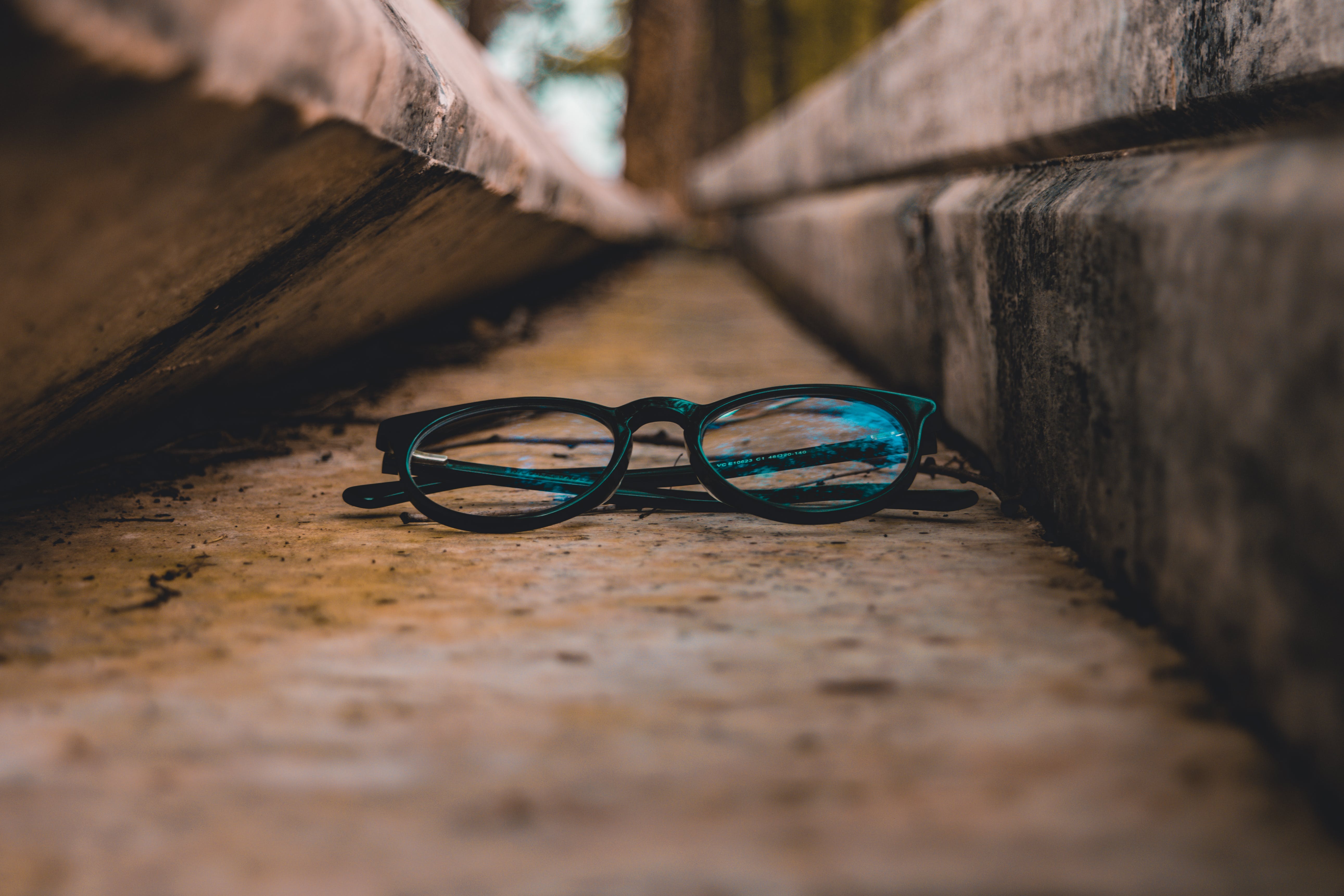 Close-up Photo Of Eyeglasses - Wood , HD Wallpaper & Backgrounds