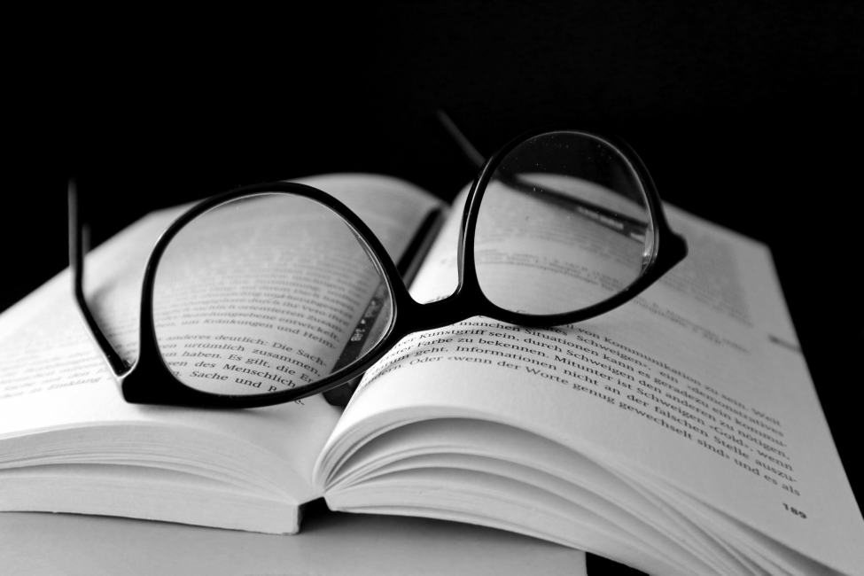 Black Framed Wayfarer Eyeglasses On Book - Books Black And White , HD Wallpaper & Backgrounds