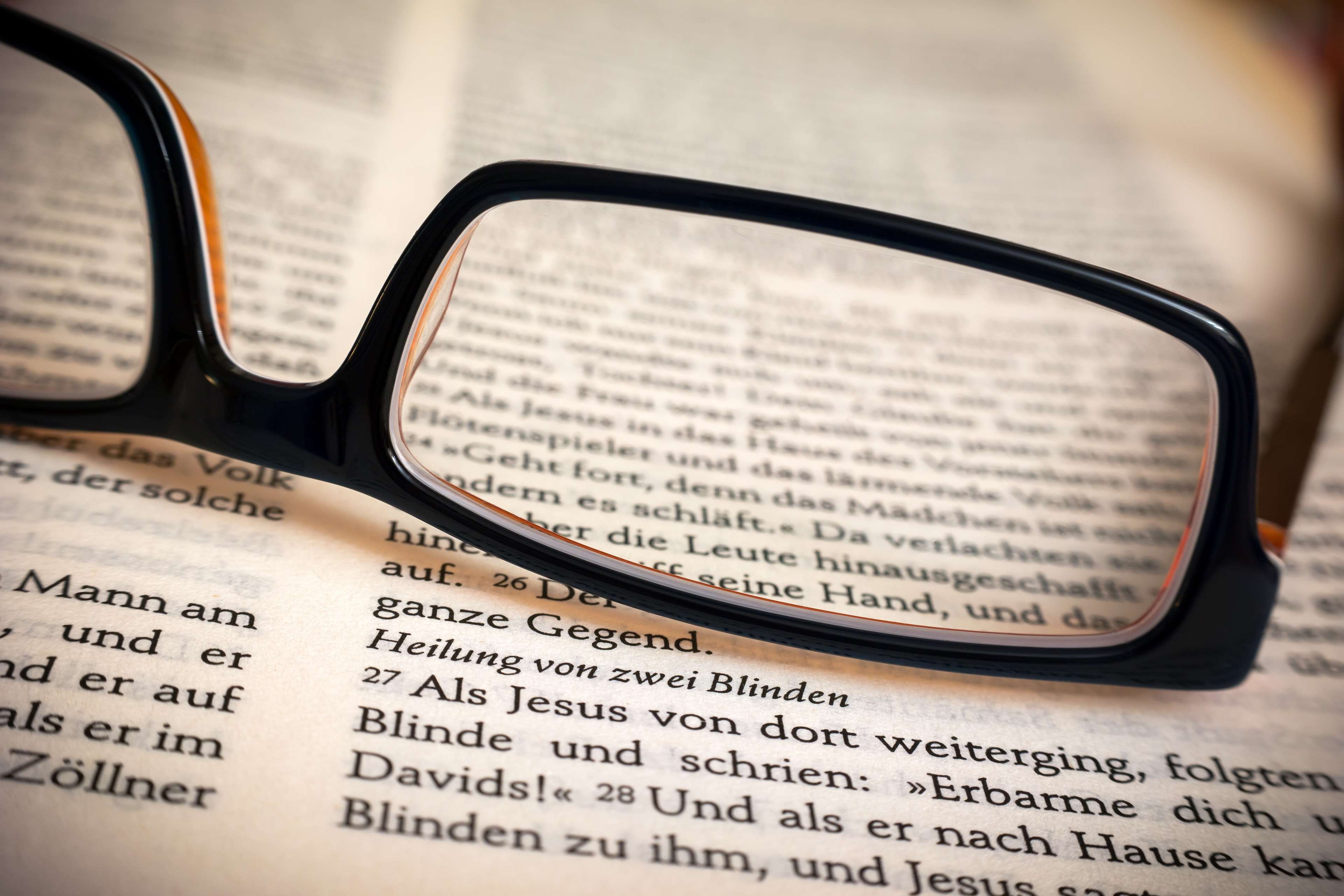 Bible, Book, Close Up, Eyeglasses, Eyewear, Page, Paper, - Bible With Glasses , HD Wallpaper & Backgrounds