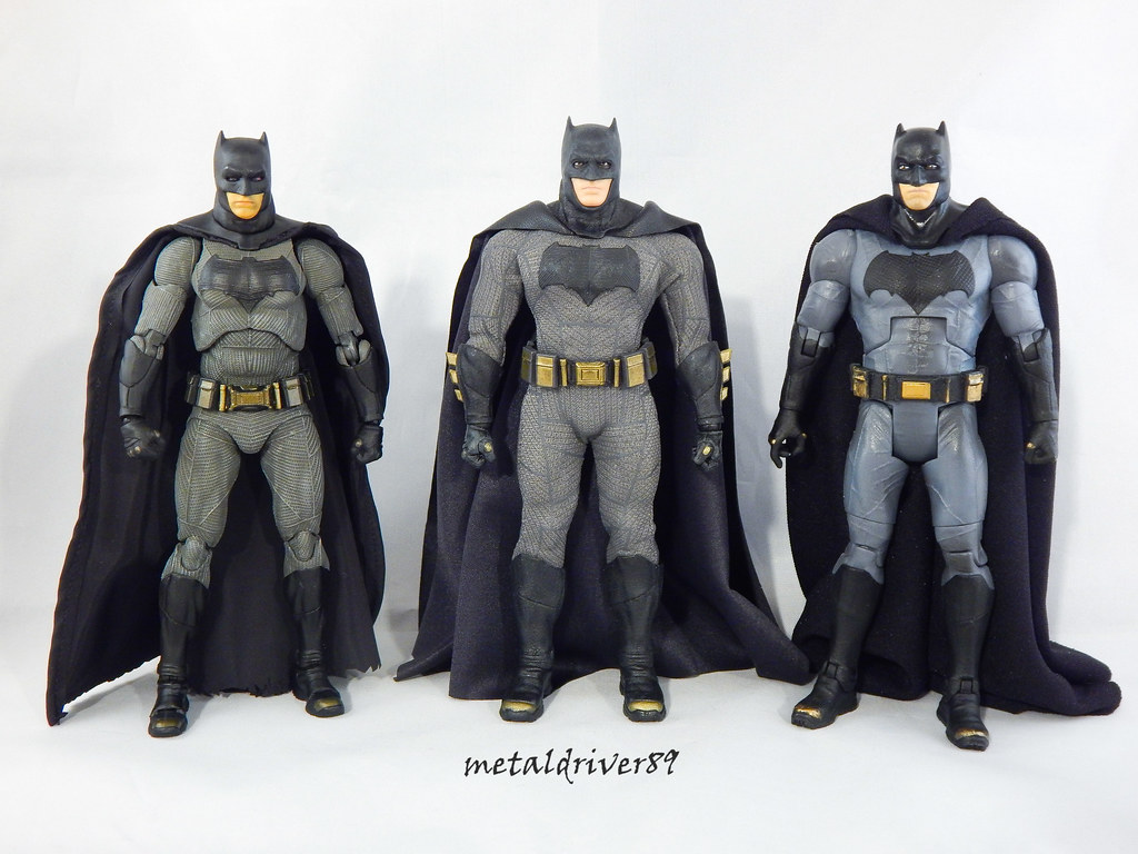 Mafex/mezco/mattel Bvs Batman Comparison Tags - Batman Mezco Vs Mafex , HD Wallpaper & Backgrounds