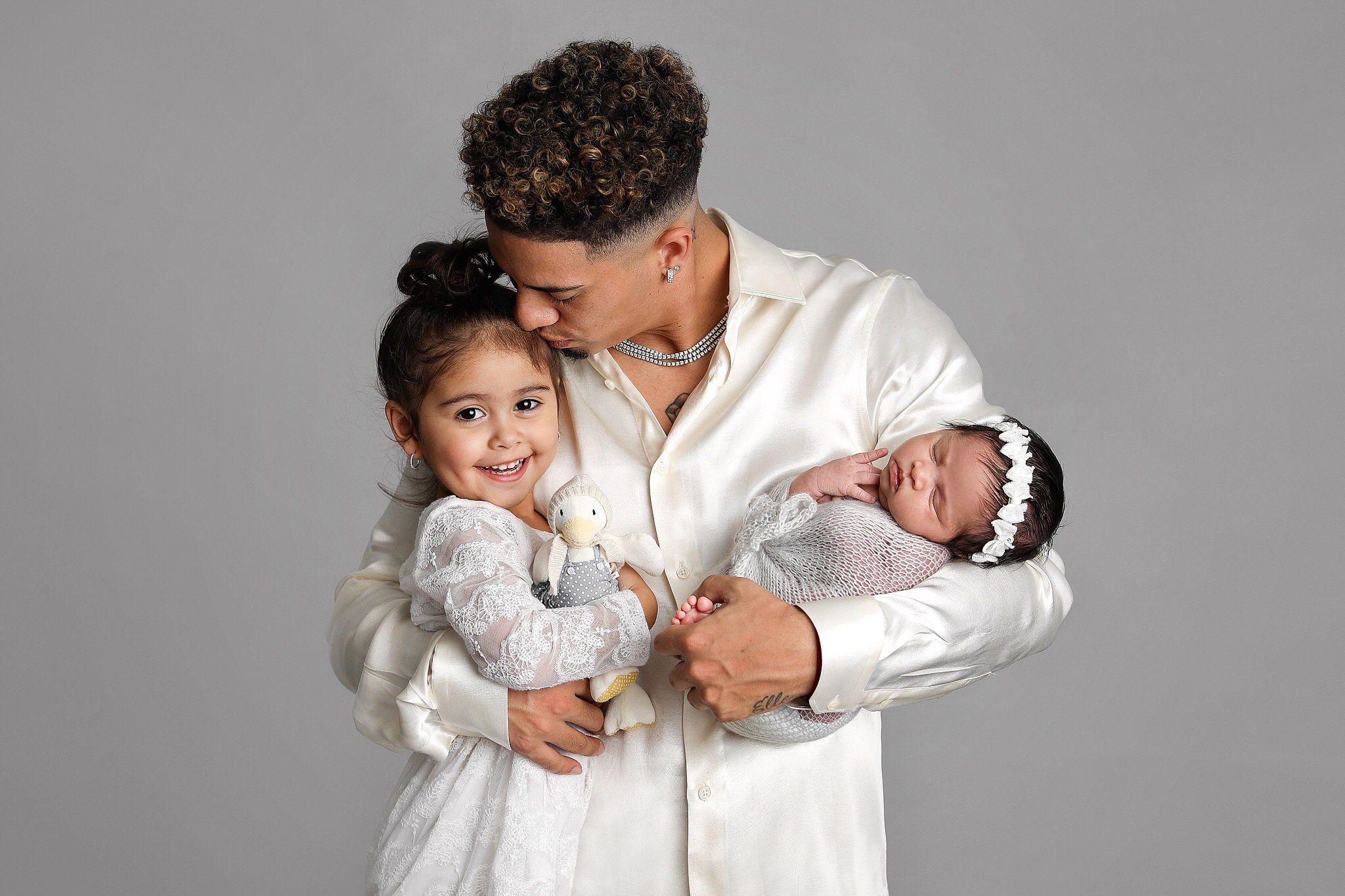 Daddy & His Baby Girls 😍💘 - Ace Family With Alaia , HD Wallpaper & Backgrounds