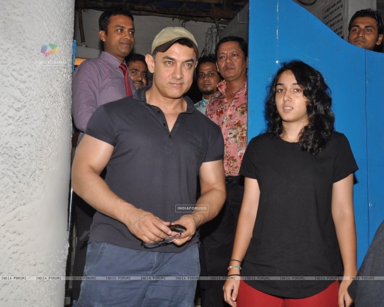 Aamir Khan With Daughter Ira Khan Size - Friendship , HD Wallpaper & Backgrounds