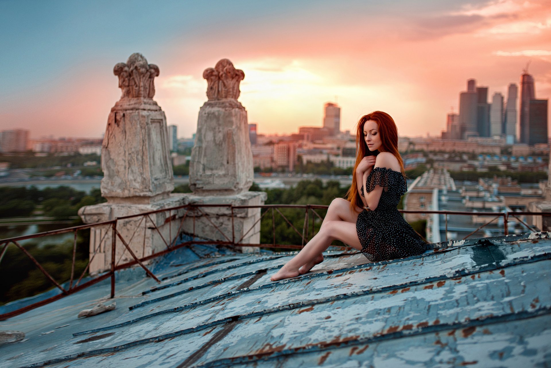 Sunset On The Roof Irina Gusarov Ira Feet Roof Town - Профессиональная Фотосессия На Крыше , HD Wallpaper & Backgrounds