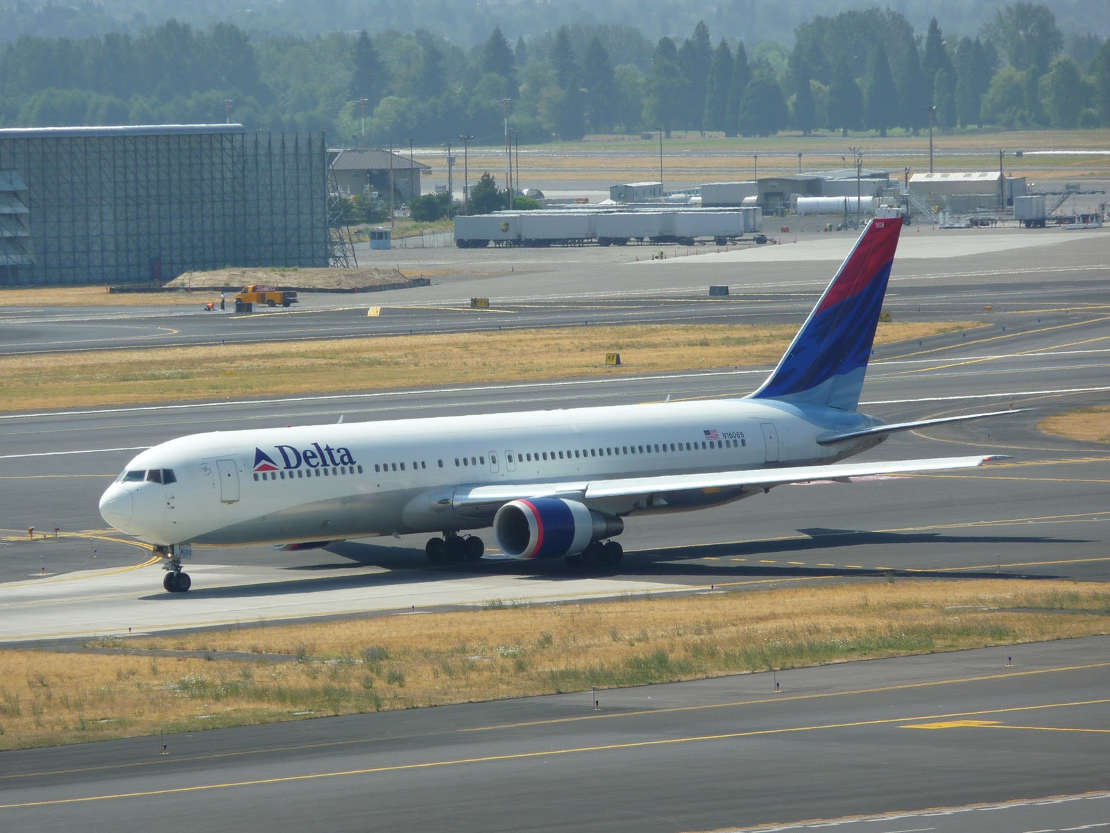 Boeing 767-400er The Delta Airlines Aircraft Wallpaper - Boeing 777 , HD Wallpaper & Backgrounds