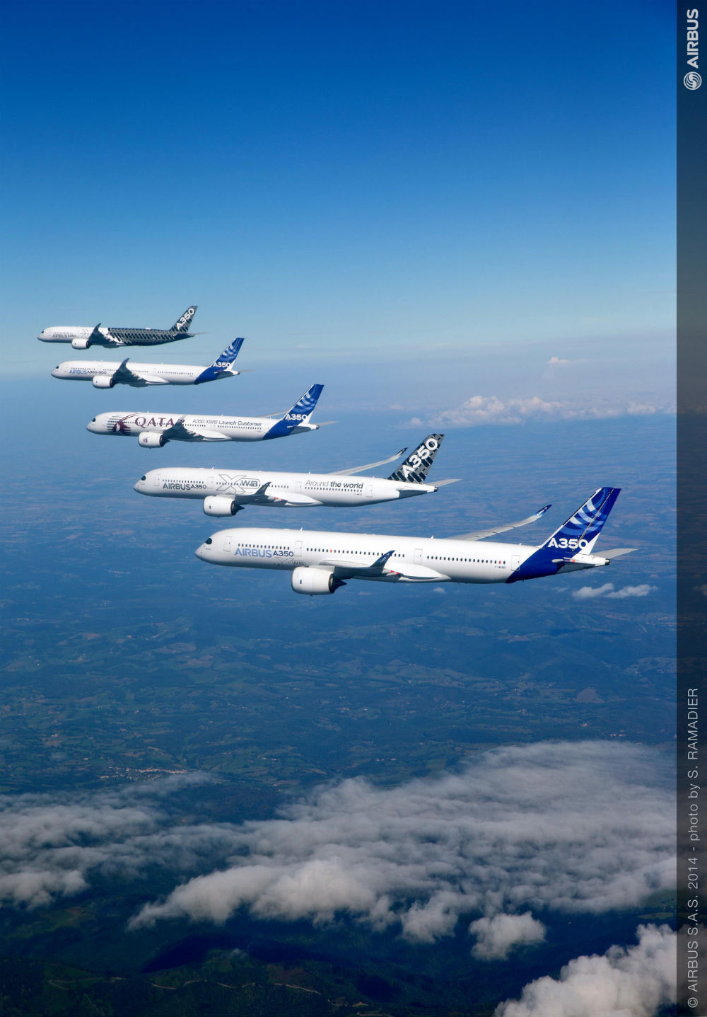 Commercial Airplane Formation Flying , HD Wallpaper & Backgrounds