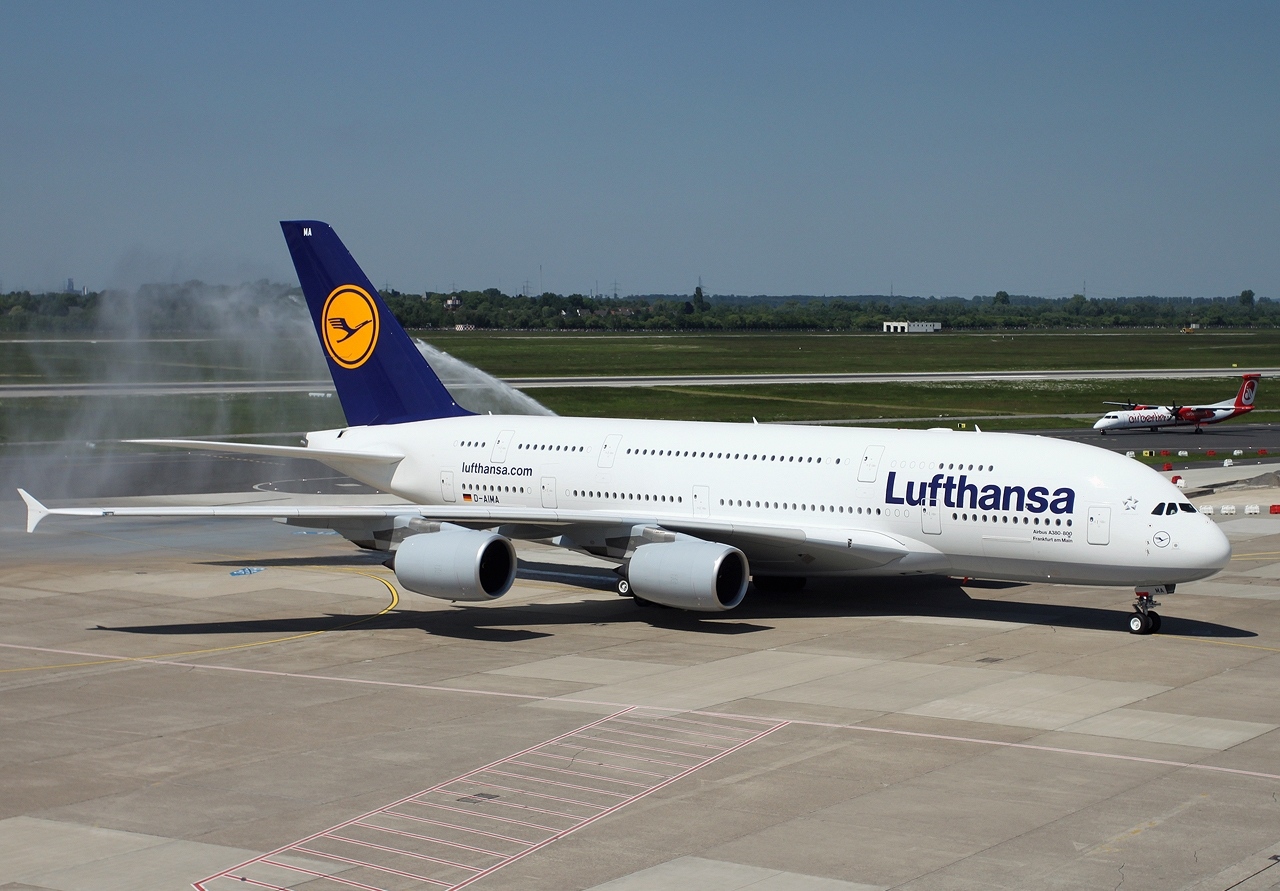 Lufthansa A380 800 D Aima Static At Dusseldorf Airport - Airbus A380 Lufthansa , HD Wallpaper & Backgrounds