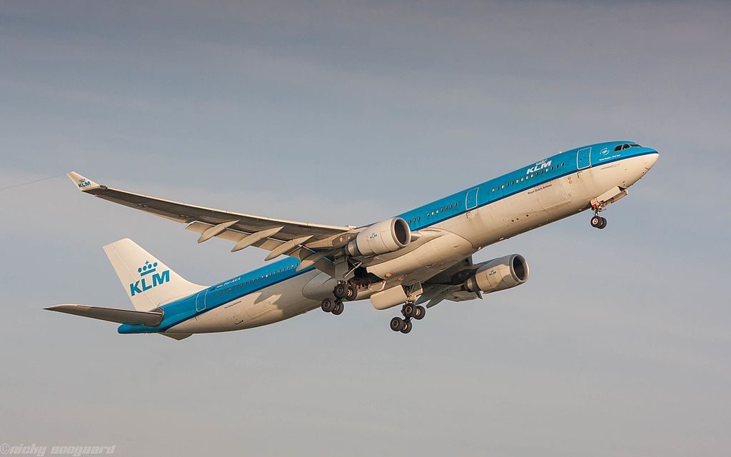 Ph Aka Airbus A330 300 Of Klm Times Square New York - Boeing 777 , HD Wallpaper & Backgrounds