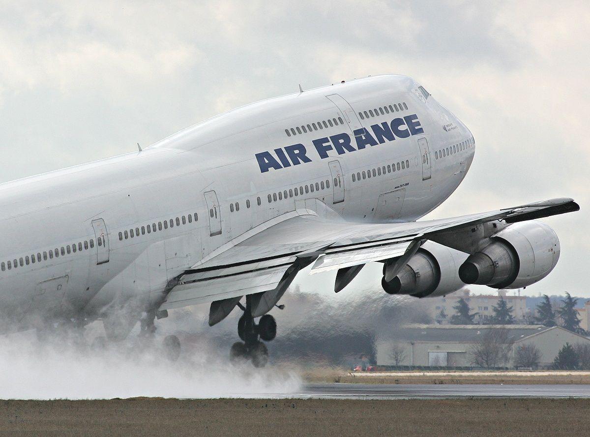 Boeing 747-200 Air France With Water Splash Aircraft - 747 200 , HD Wallpaper & Backgrounds