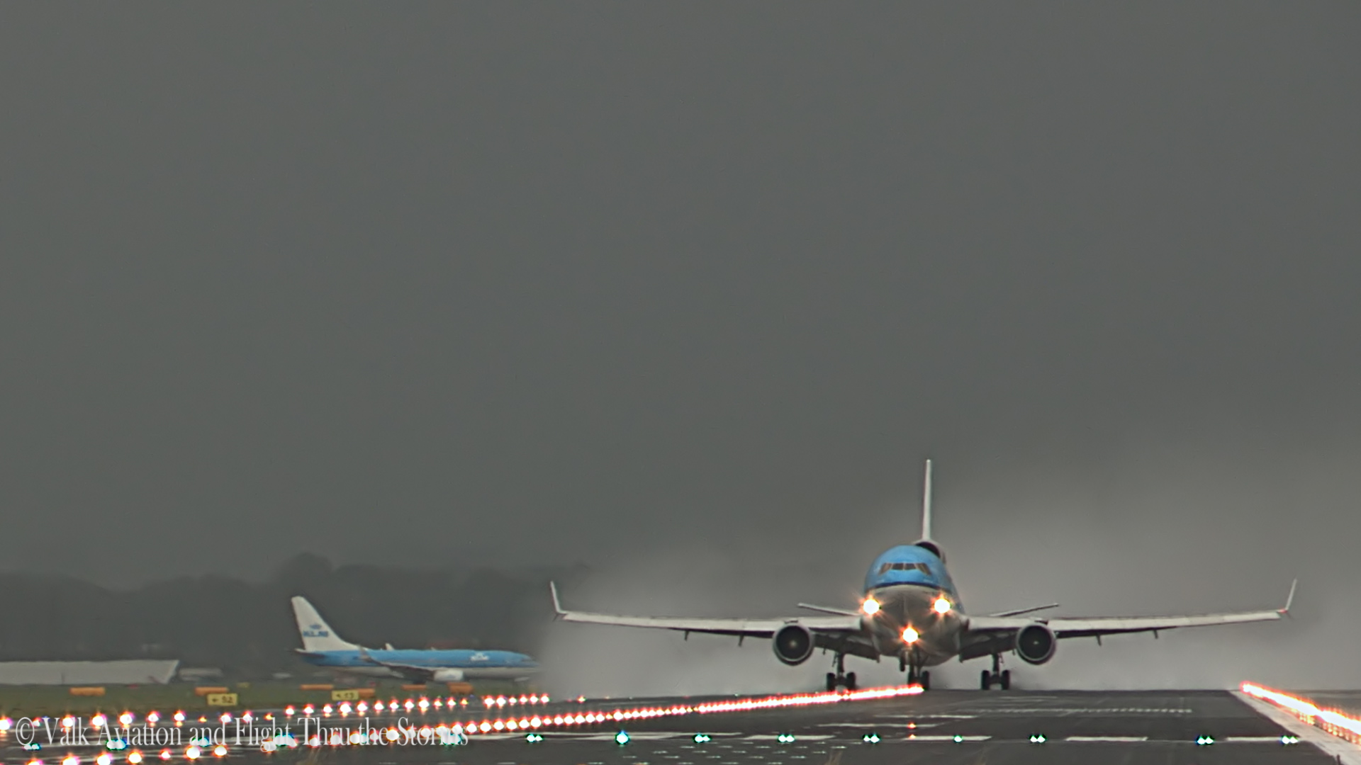 Last Stormy Departure @ Klm Md11 - Md 11 Hd , HD Wallpaper & Backgrounds