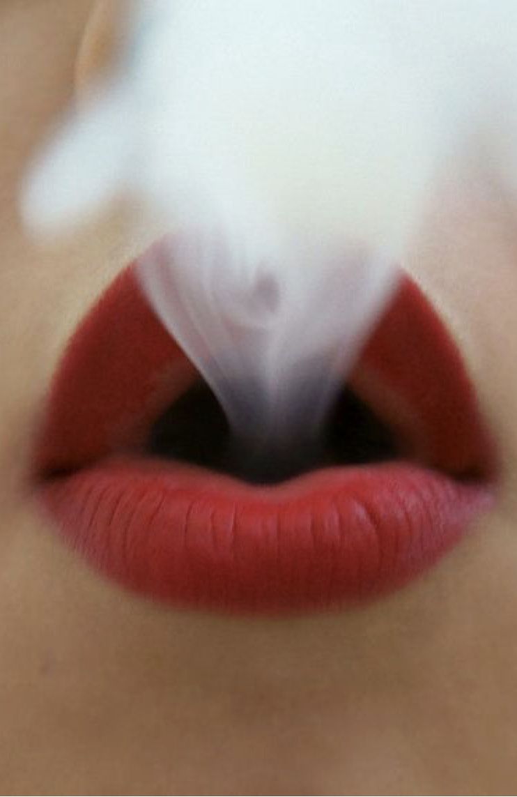 Lip Smoke Photography Wallpaper - Labios De Mujeres Fumando , HD Wallpaper & Backgrounds