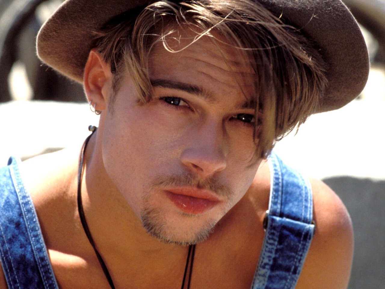 Hd Wallpapers Young Brad Pitt Hairstyle - Brad Pitt Young Nude , HD Wallpaper & Backgrounds