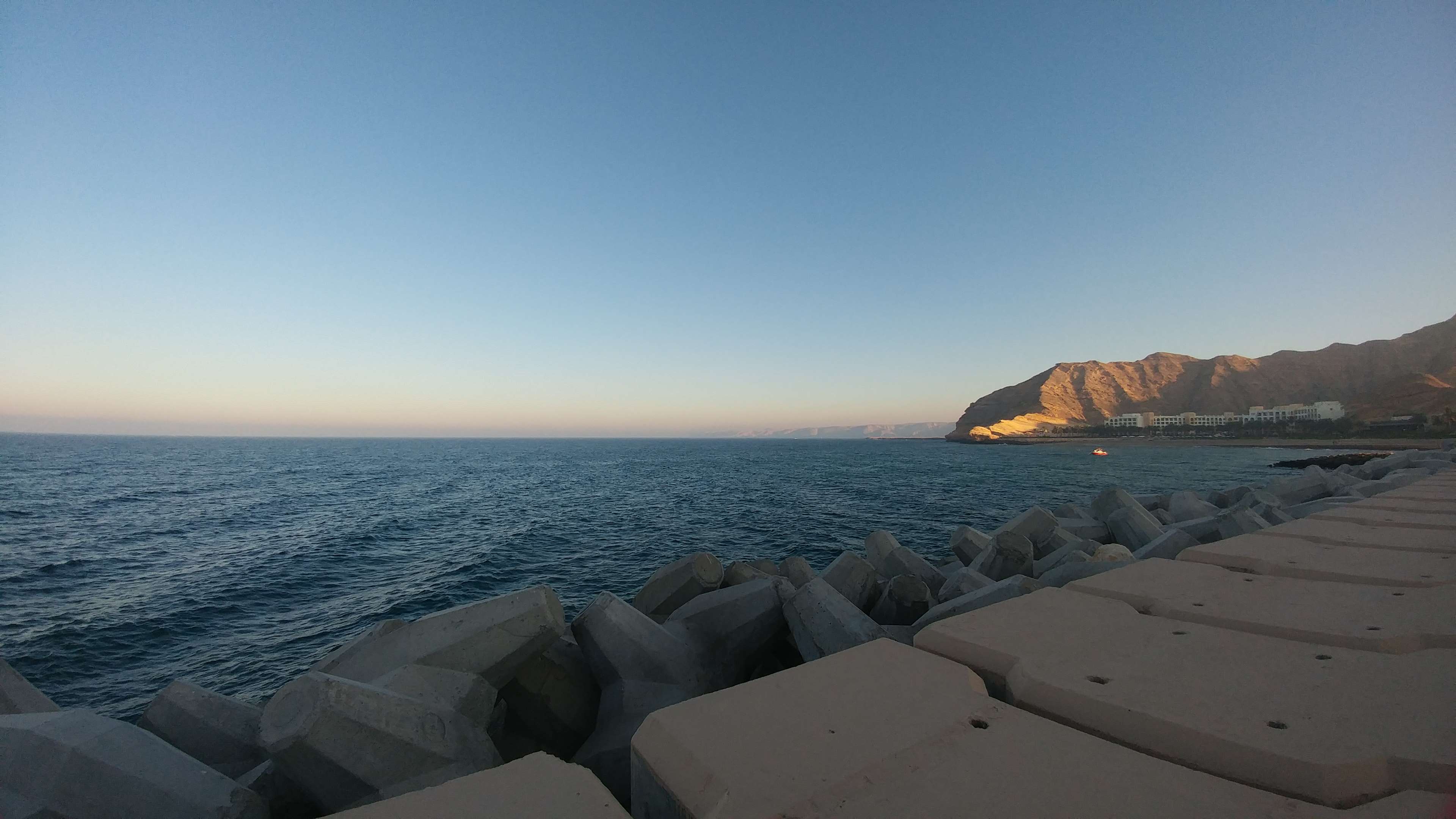 Gulf, Gulf Of Oman, Hotel, Middle East, Ocean, Oman, - Sea , HD Wallpaper & Backgrounds